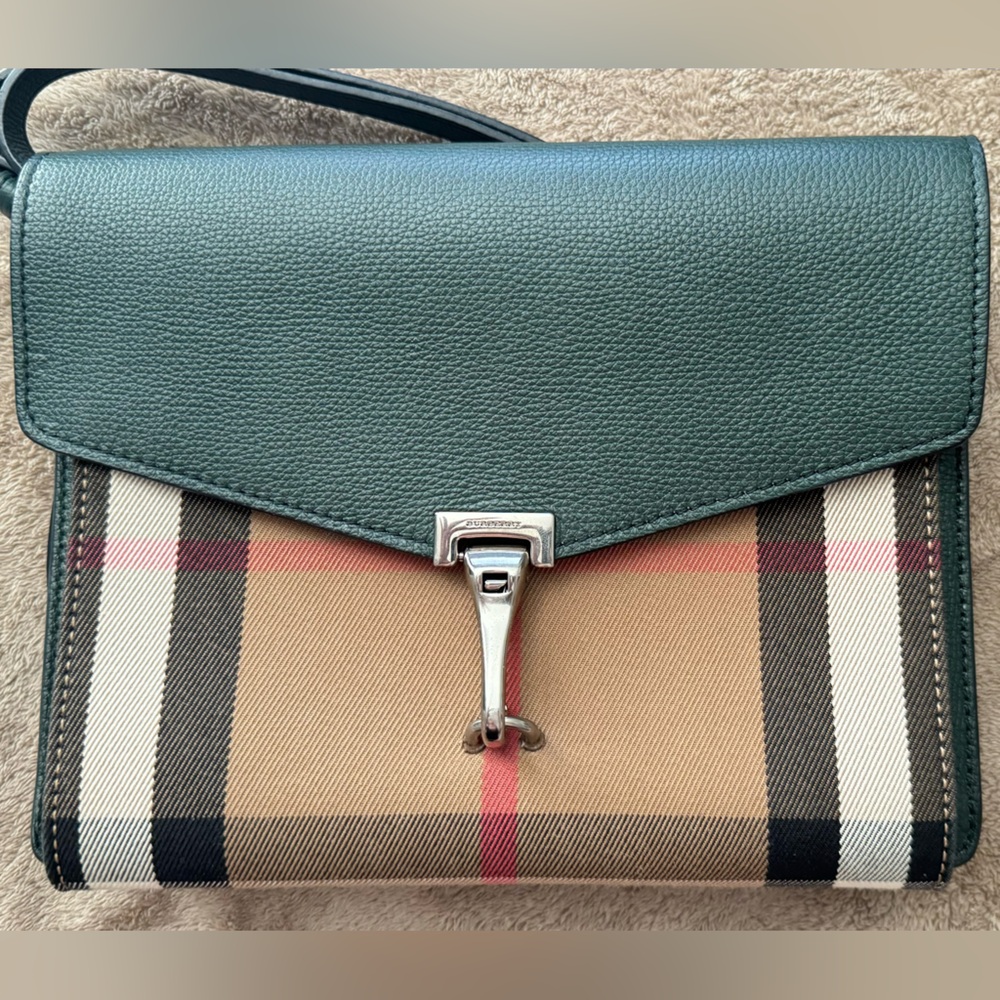 BURBERRY 
PRE-LOVED MACKEN HOUSE CHECK DERBY LEATHER CROSSBODY BAG